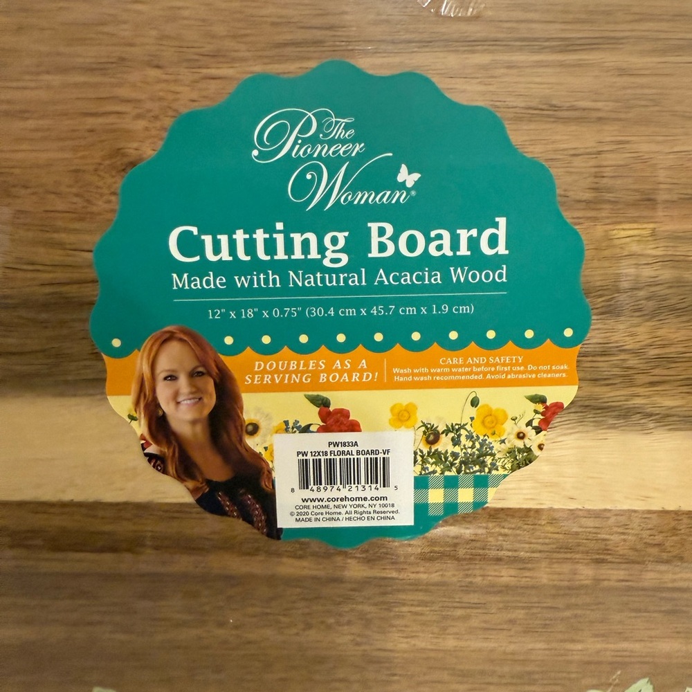 Pioneer Woman cutting board - Picture 2 of 3